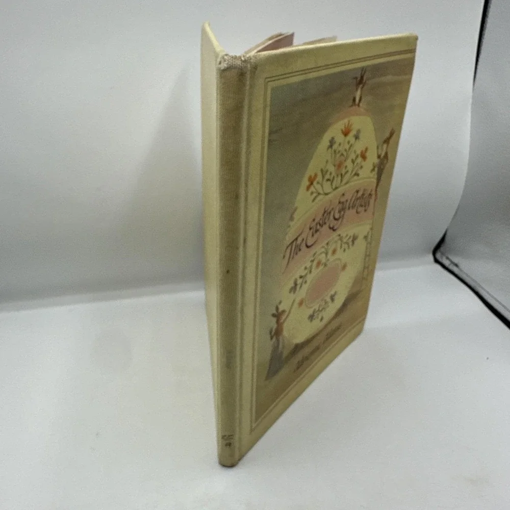 The Easter Egg Artists by Adrienne Adams 1976 VTG Weekly Reader HC Ex Liberia